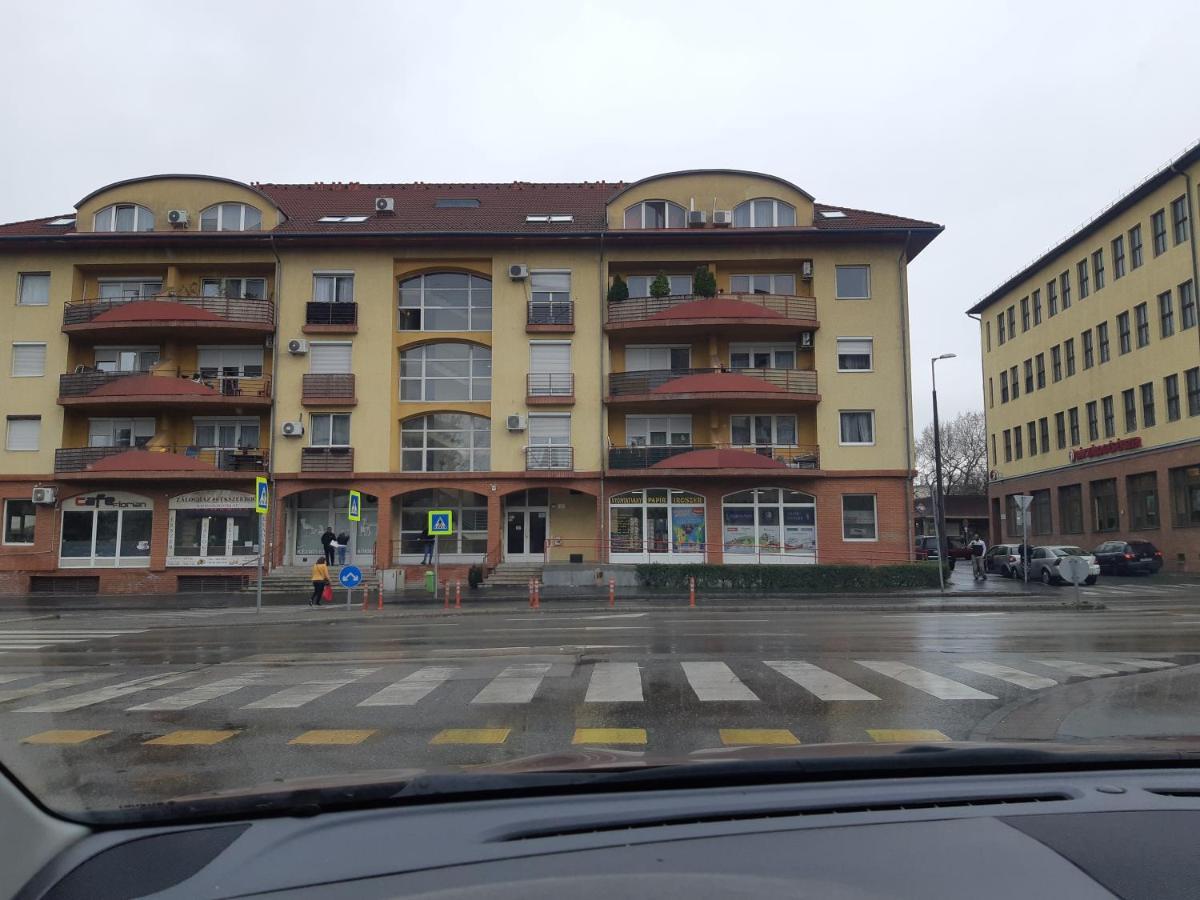 Kossuth Apartman Boedapest Buitenkant foto