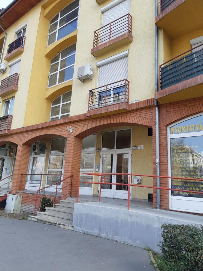 Kossuth Apartman Boedapest Buitenkant foto