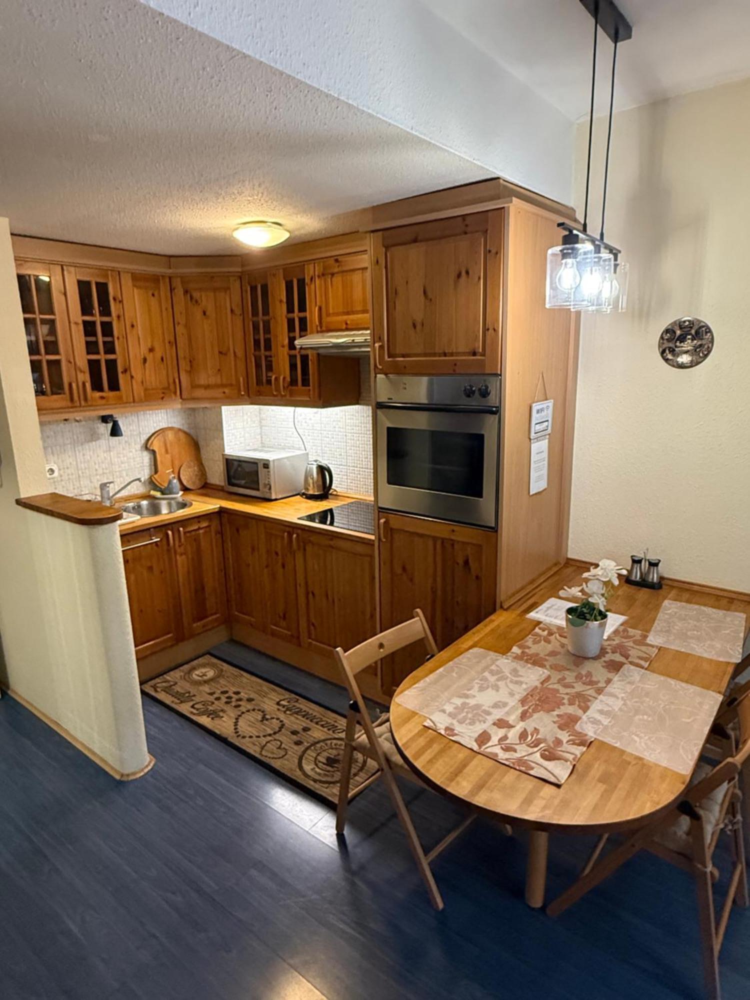 Kossuth Apartman Boedapest Buitenkant foto