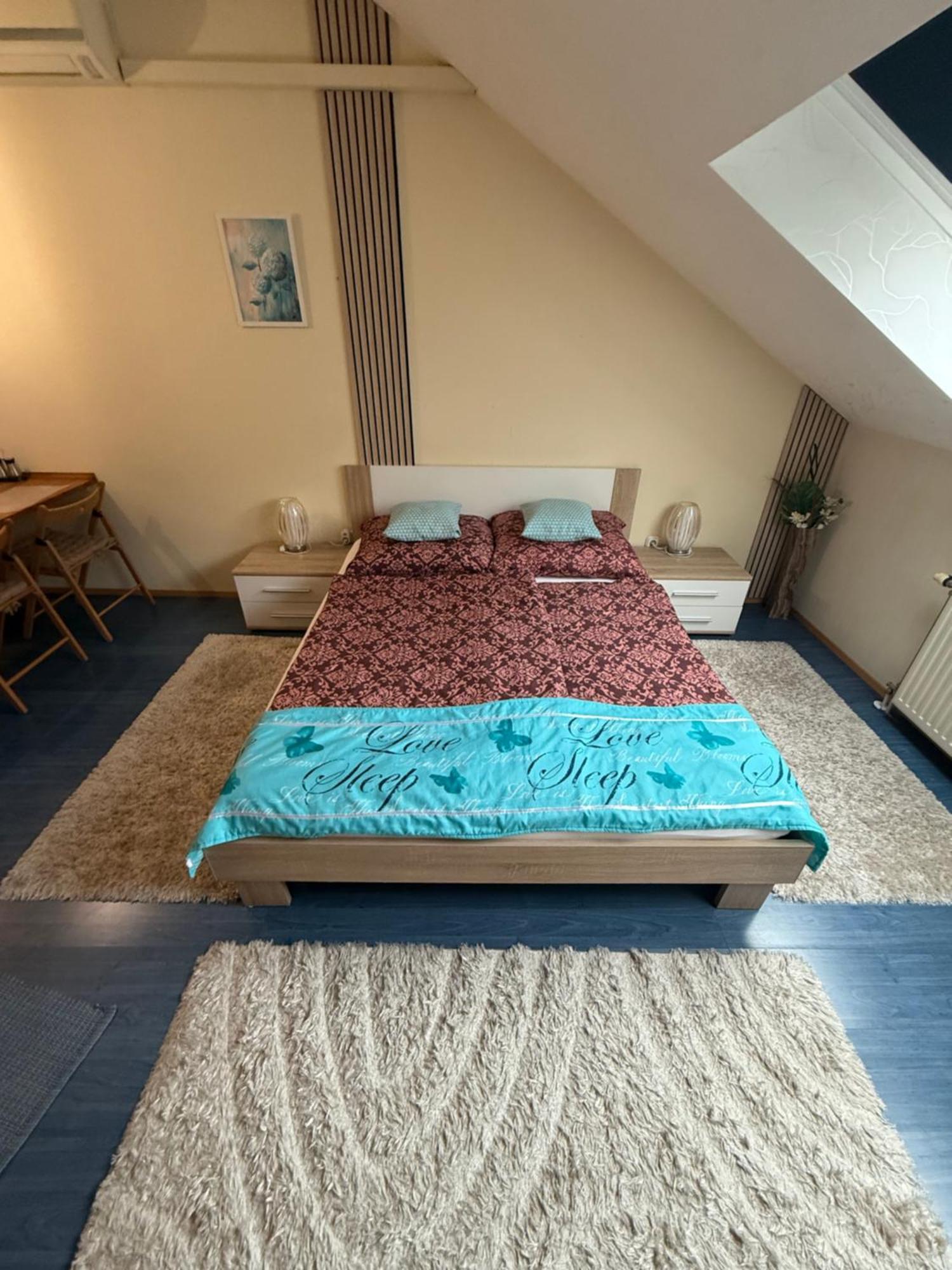 Kossuth Apartman Boedapest Buitenkant foto